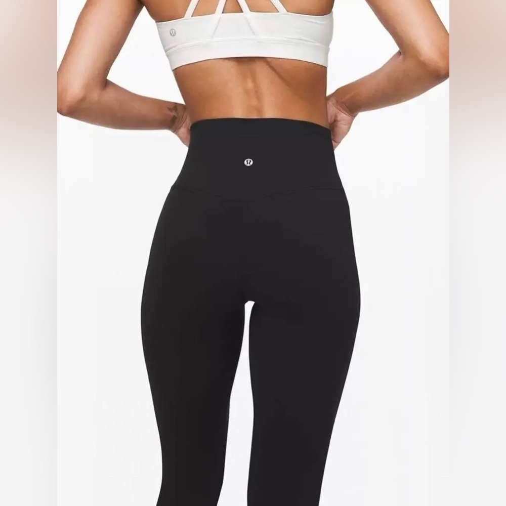Cropped Lululemon Black HR Align Yoga Pants